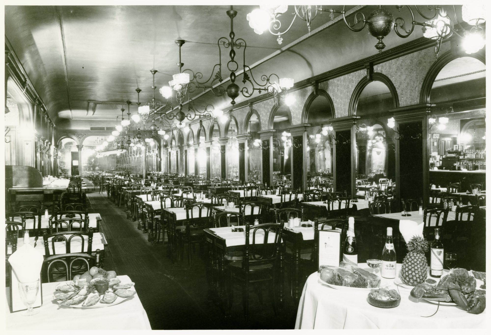 The Gage & Tollner dining room in the 1950s. // Photograph courtesy of the Brooklyn Historical Society