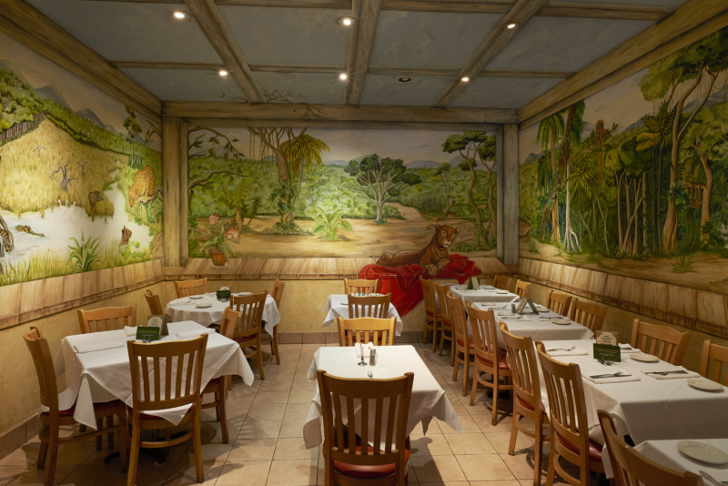 The interior of Ipanema when it was located at 13 West 46th Street.