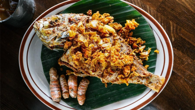 Fried whole fish at Chao Krung Thai in Los Angeles.