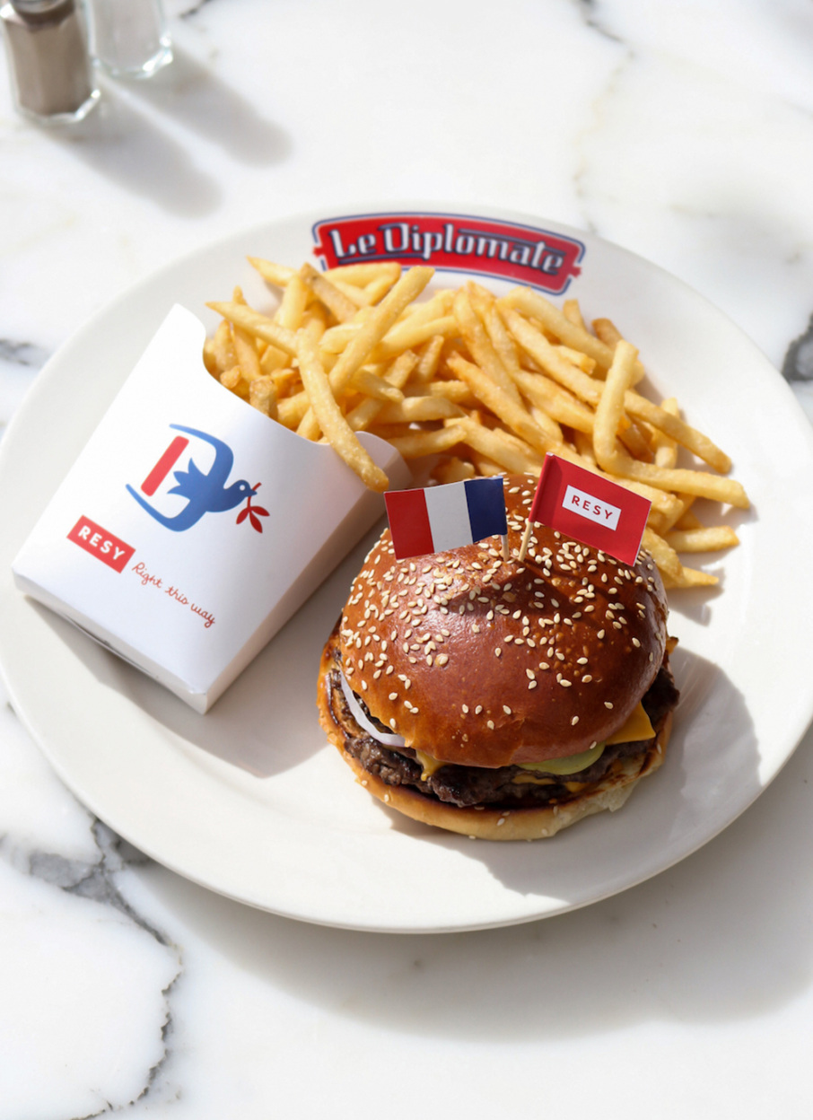 Le Diplomate's burger Américain.