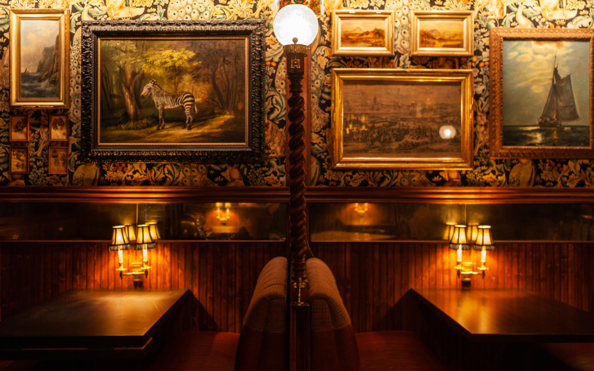 How to Get Into Armitage Alehouse, Chicago's Poshest Pub