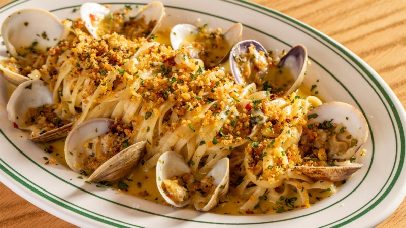 Spaghetti with clams at Jemma Hollywood
