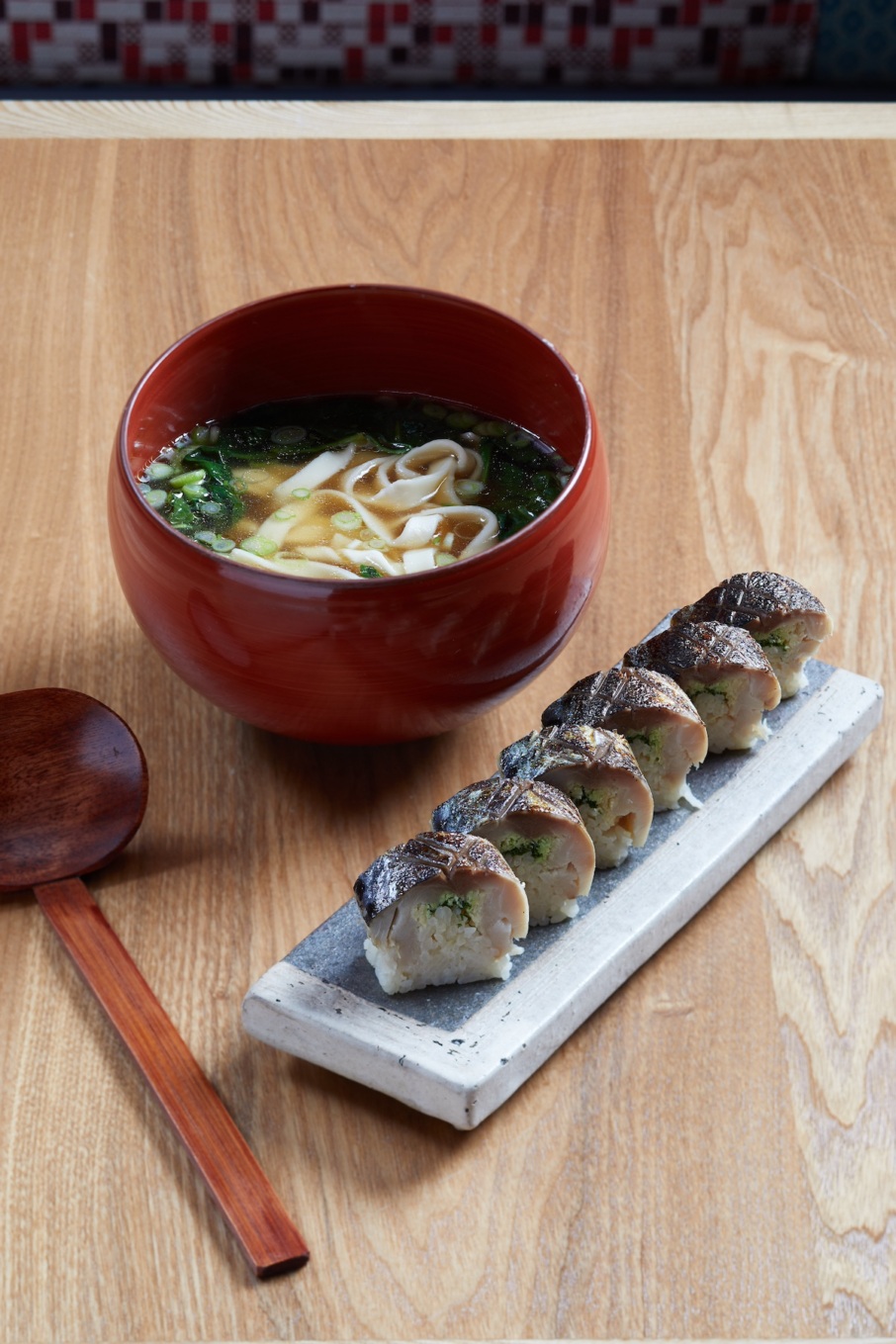Spinach udon and sabazushi at Konban