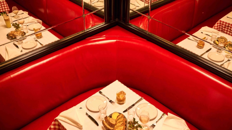 Le Veau d'Or table detail