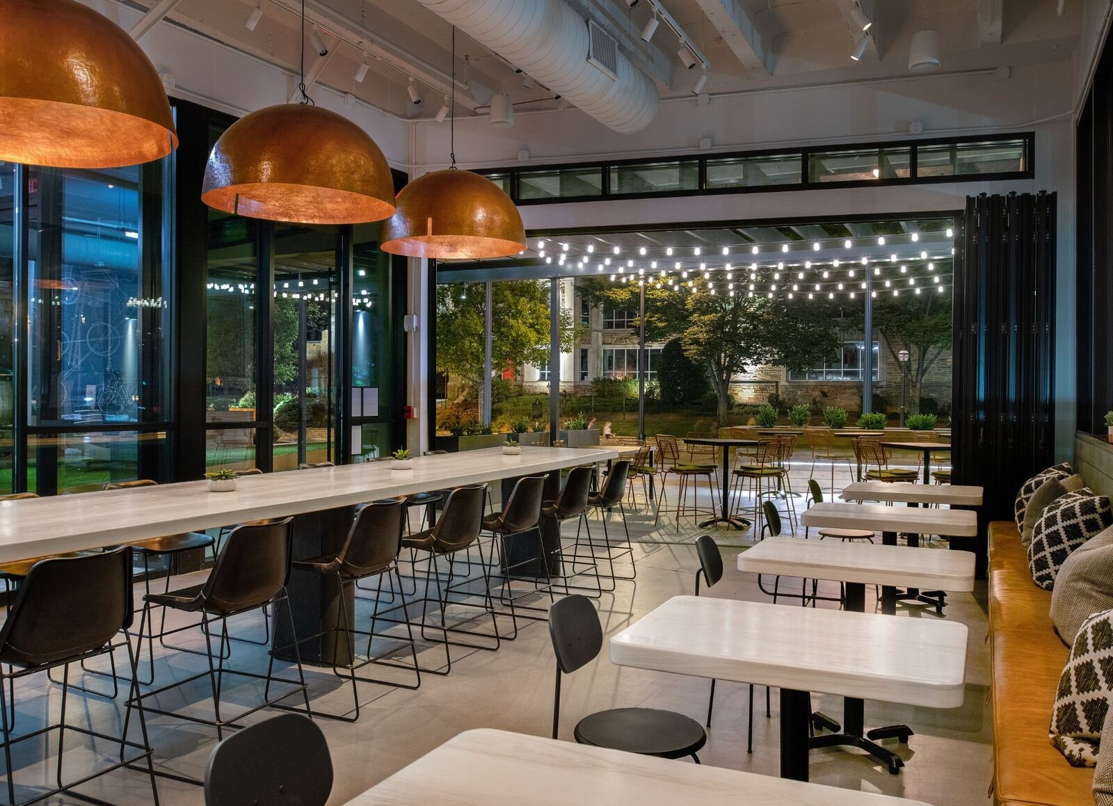 El Viñedo Local space