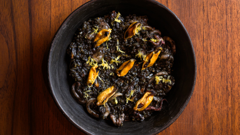 Acmaya arroz negro