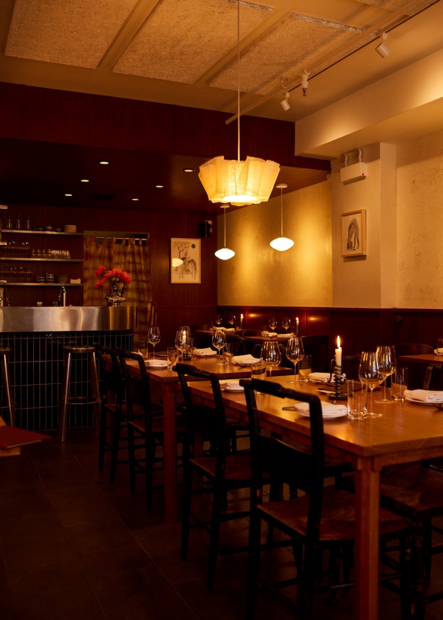 The small Lei dining room