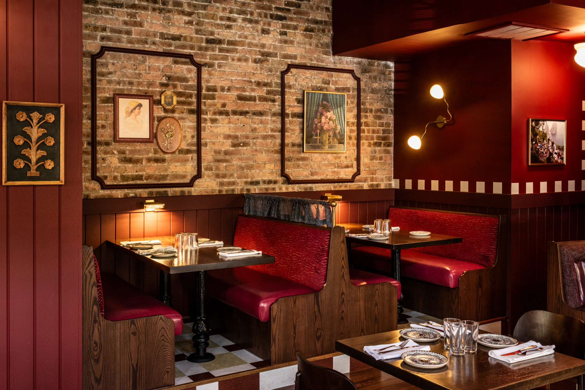 Italian Antique Walnut Center Table, Carved Angels \u0026 Lions, image size:2000x1335