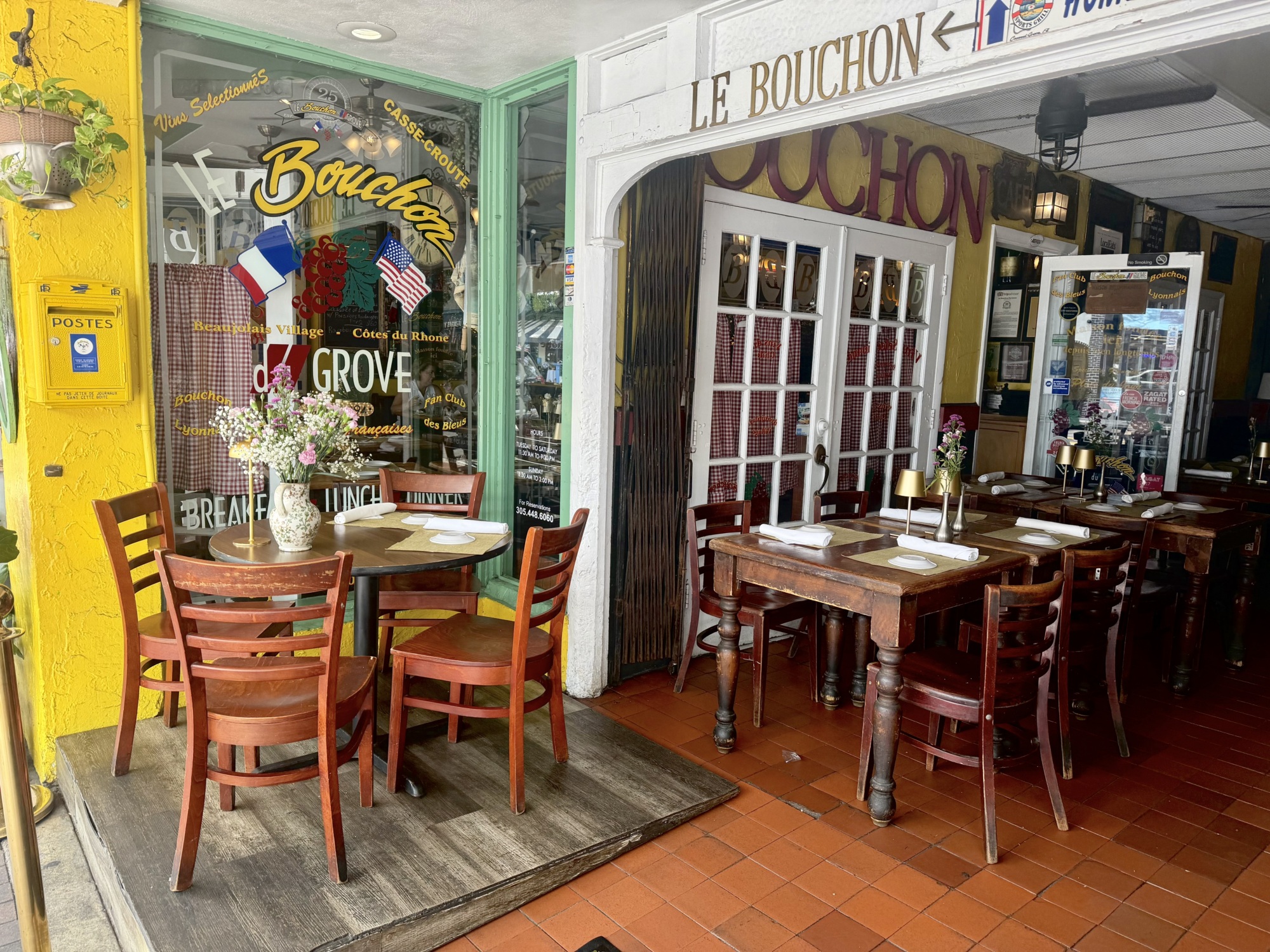 Le Bouchon du Grove exterior